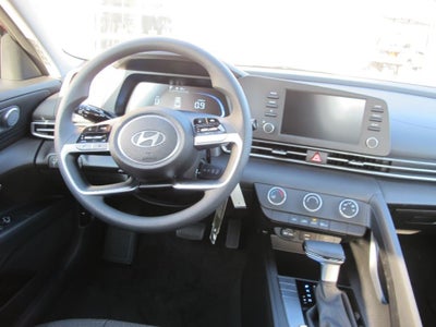 2025 Hyundai ELANTRA SE