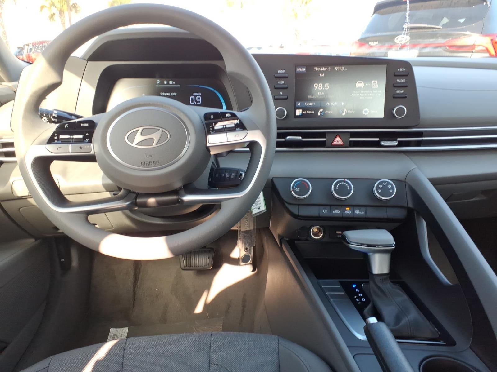 2026 Hyundai ELANTRA SE