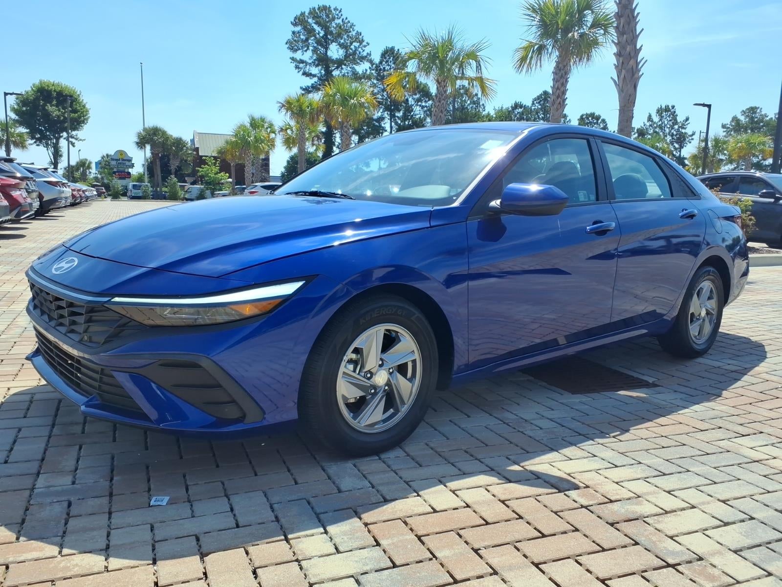 2025 Hyundai ELANTRA SE