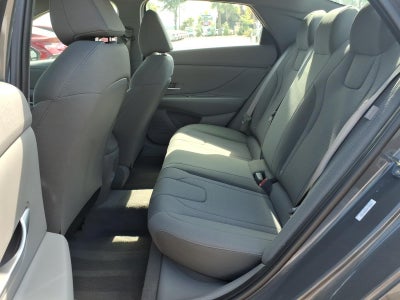 2025 Hyundai ELANTRA SE