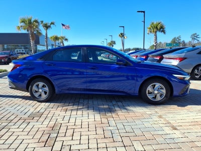 2025 Hyundai ELANTRA SE