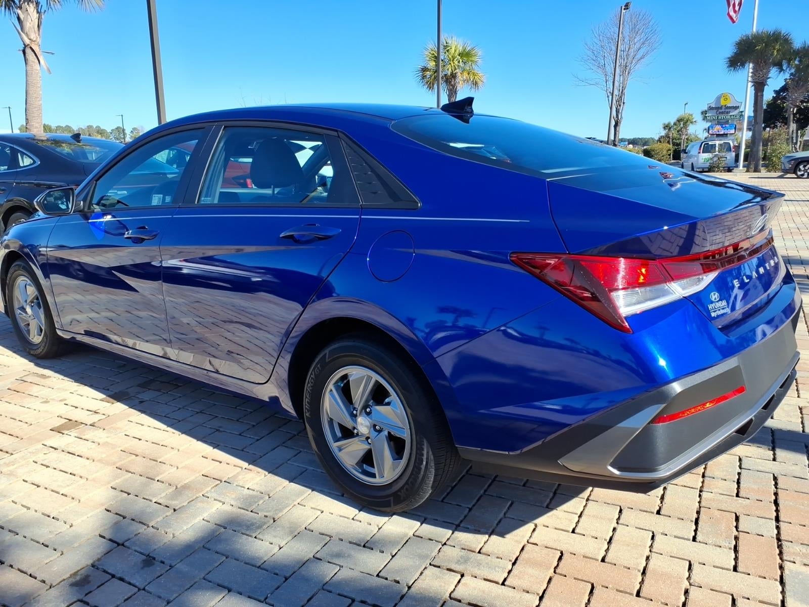 2025 Hyundai ELANTRA SE