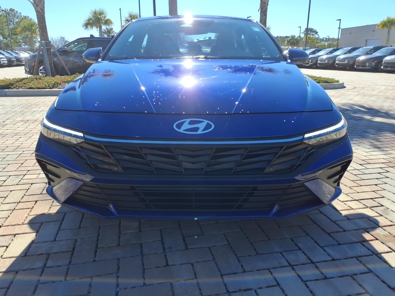 2025 Hyundai ELANTRA SE