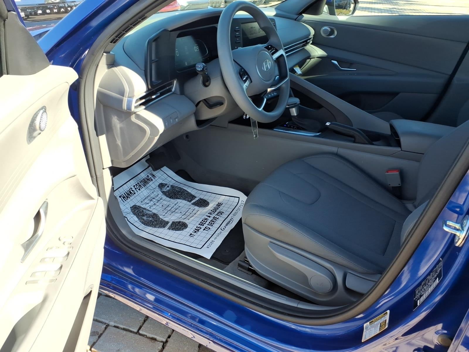 2025 Hyundai ELANTRA SE