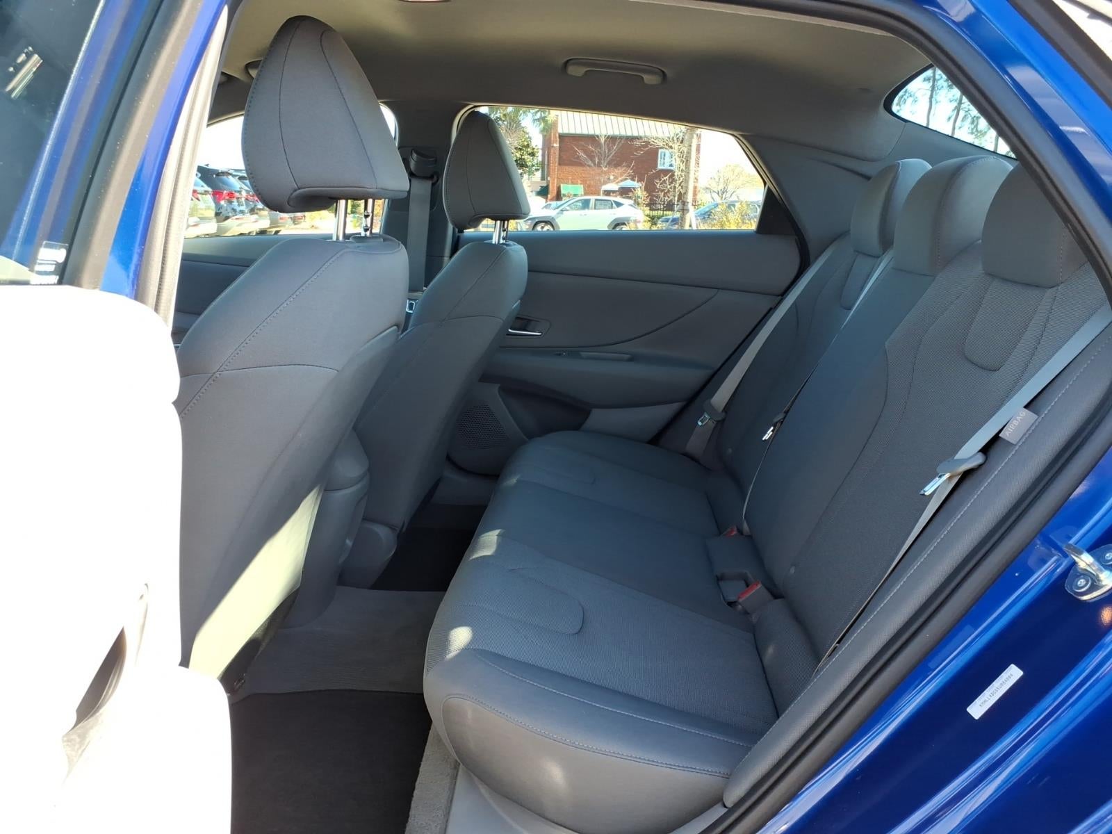 2025 Hyundai ELANTRA SE