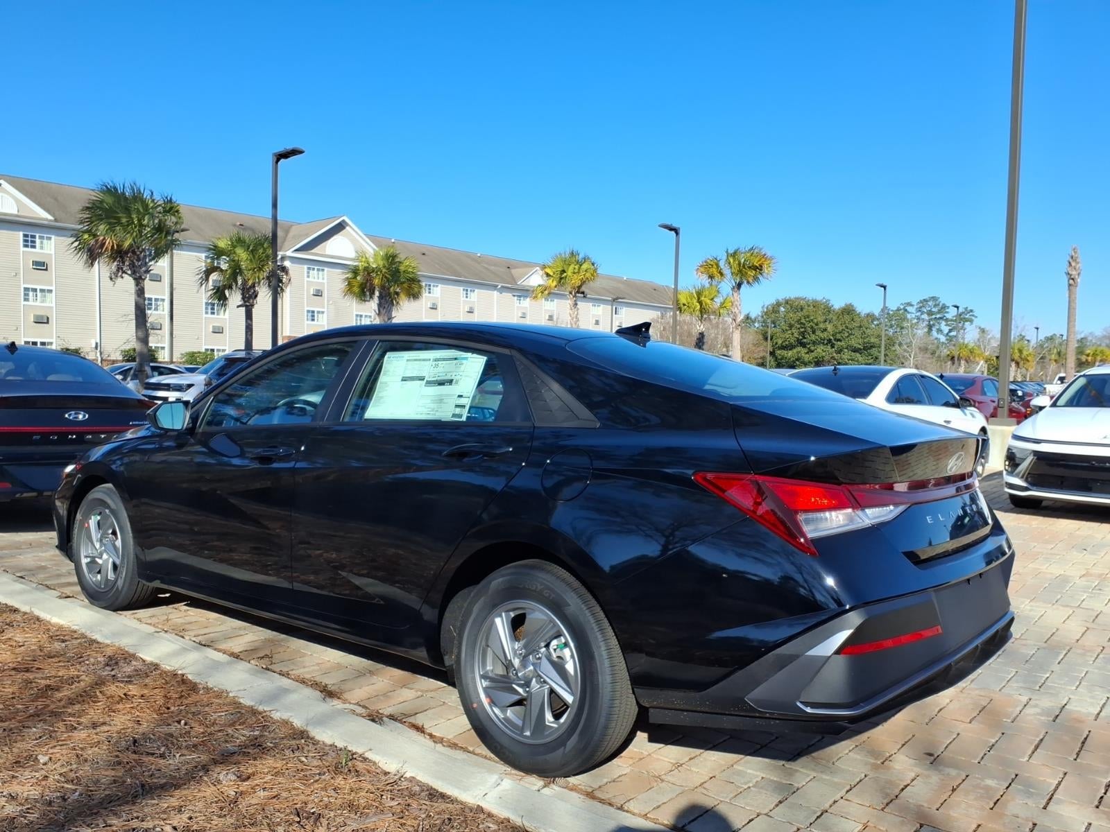 2026 Hyundai ELANTRA SE