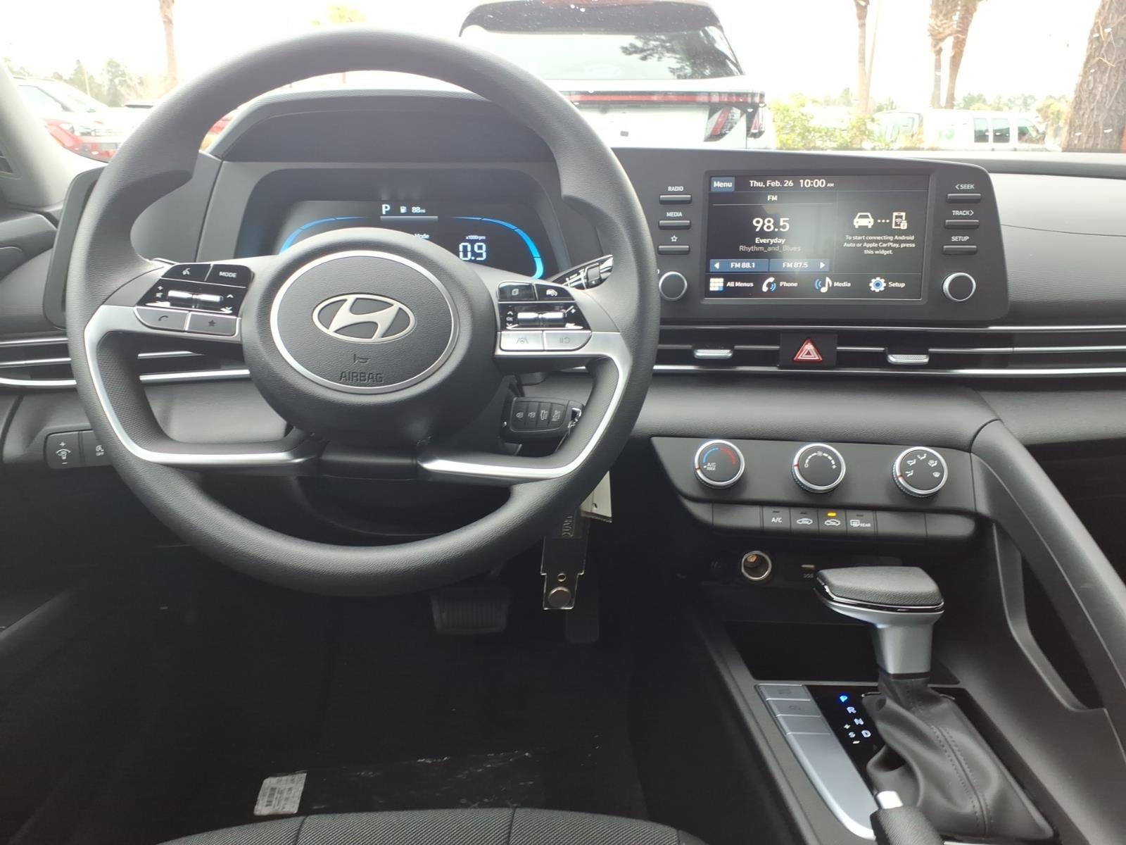 2026 Hyundai ELANTRA SE