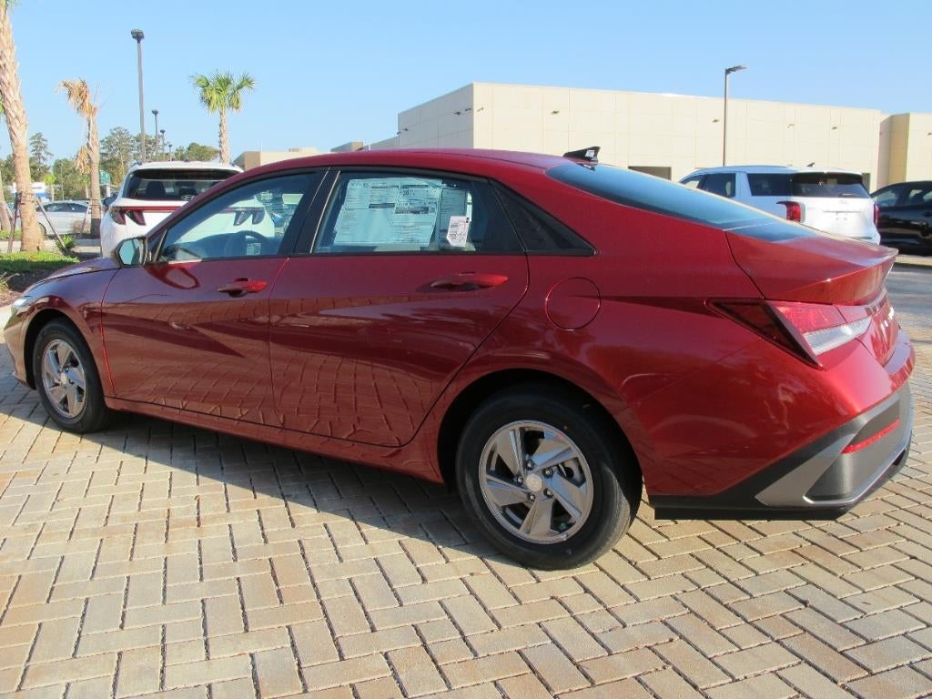 2025 Hyundai ELANTRA SE