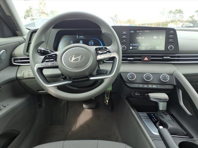 2025 Hyundai ELANTRA SE