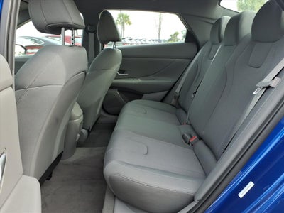 2025 Hyundai ELANTRA SE