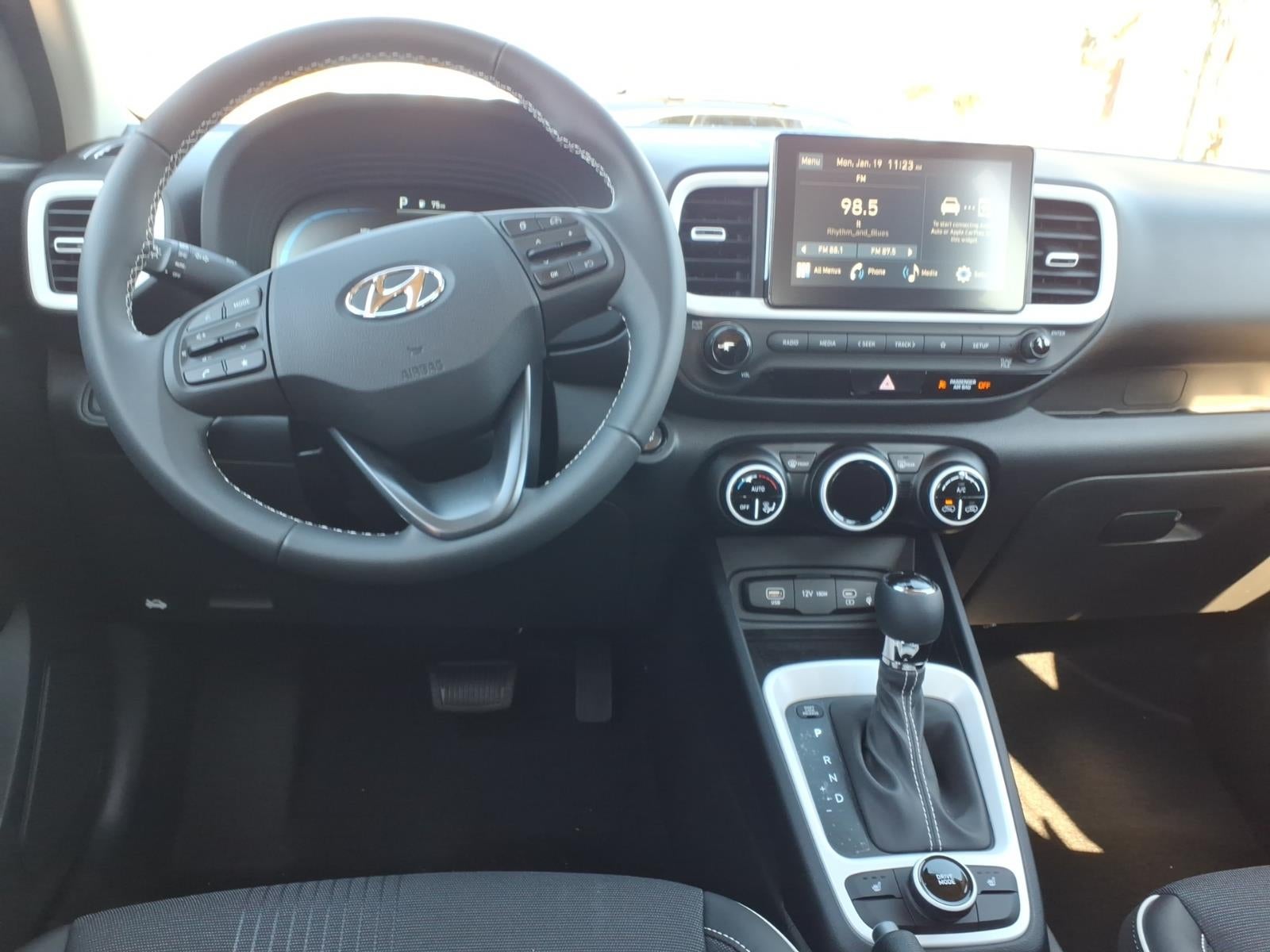 2026 Hyundai VENUE SEL W/Two-Tone Roof