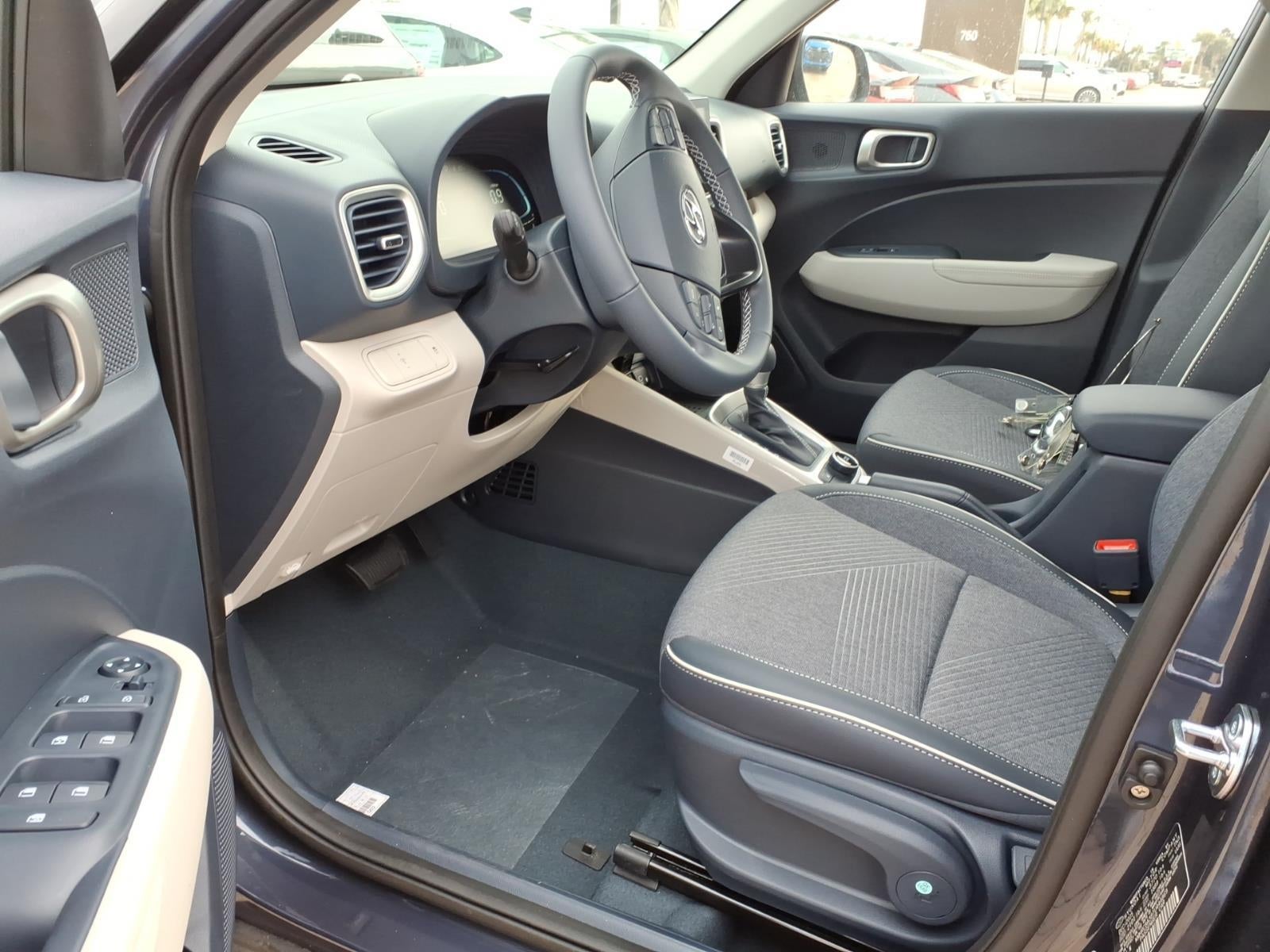 2026 Hyundai VENUE SEL W/Two-Tone Roof